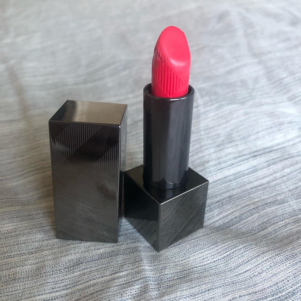 Burberry kisses lipstick #53 crimson pink